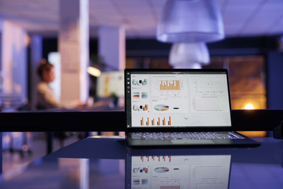 Dashboard de analytics mostrando crecimiento de tráfico orgánico en ecommerce